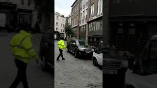 Brave Londoners catch one of five moped gang robbers armed with a sledgehammer [upl. by Godspeed]