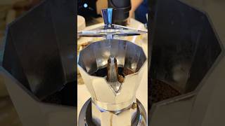 MOKA POT กาแฟยามเช้าของชาวอิตาลี mokapot coffee [upl. by Gilford205]