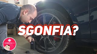 💨Compressore a BATTERIA XIAOMI  gonfia le ruote GROSSE di Tesla Model 3  pompa elettrica 🤖 [upl. by Loria]