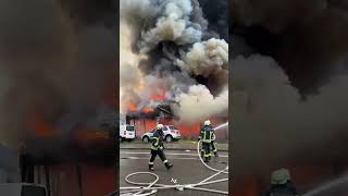 Großbrand in Kempten Leerstehendes Autohaus brennt nieder [upl. by Nomed]