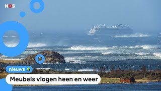 Cruiseschip in moeilijkheden door zware storm [upl. by Urbanna]