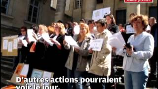 VIDEO Poitiers La colère des greffes sexprime en chanson [upl. by Javed]