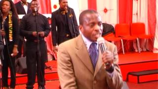 Sir Martinson Larbi at No wEAPONG Ministry Modena  ITALY [upl. by Elttil22]