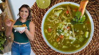 You Need to try this SOPITA DE POLLO CON FIDEO VERDE  Cooking Con Claudia [upl. by Dnalel]