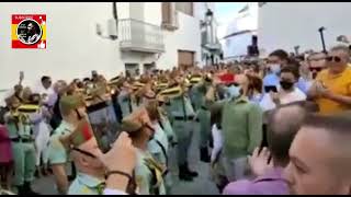 Colombiana a la Virgen de la Soledad de Alcalá del Río en sevilla por legionario [upl. by Einyaj]