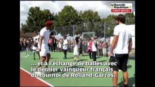 VIDEO Poitiers  Yannick Noah tape la balle avec 400 enfants [upl. by Tisbee625]