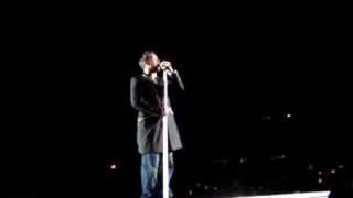 Robbie Williams  Back for Good Live  Santiago [upl. by Bornie]