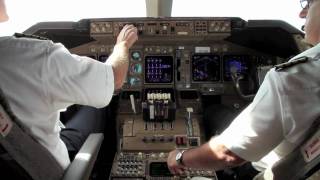 Cockpit  Boeing 747400 Landing in Anchorage [upl. by Jephthah660]