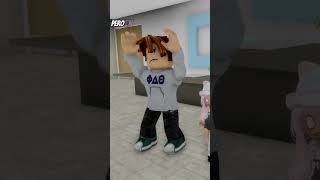 Mujeres policía lo detienen por ser hombre shorts roblox historiaderoblox [upl. by Gratia553]