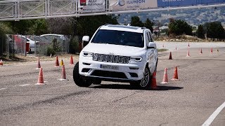 Jeep Grand Cherokee 2017  Maniobra de esquiva moose test y eslalon  km77com [upl. by Franckot247]