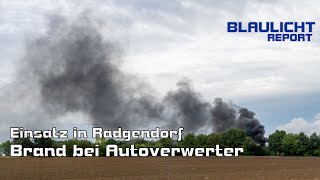 Auto in Vollbrand  Feuerwehreinsatz bei Autoverwertung [upl. by Emalee]