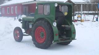 Traktor Oldtimer IFA Pionier RS0140 im Schnee Tractor Oldtimer [upl. by Valora]