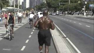 Terry Crews Correndo  Terry Crews running [upl. by Eeladnerb654]