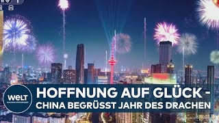 CHINESE NEW YEAR China begrüßt mit Feuerwerk und Feiern das Jahr des Drachen [upl. by Stroud321]