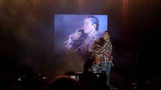 Anahi y Poncho beso en concierto [upl. by Suriaj275]