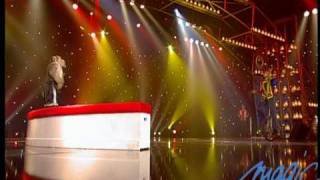 Israfilov  singe jongleur  LE PLUS GRAND CABARET DU MONDE [upl. by Herbie]