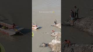 Two guys almost drowned in Ganga in Rishikesh 😮 rishikesh drowning river ganga rafting foryou [upl. by Wain]