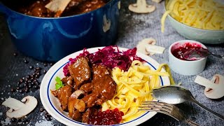 Rehgulasch selber machen  Omas geheimes Rezept  Die Frau am Grill [upl. by Ailliw]