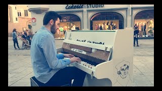 Street Piano Una Mattina Ludovico Einaudi [upl. by Tybald]