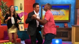 Jamie Foxx y Channing Tatum de quotWhite House Downquot bailan salsa en Despierta América [upl. by Anolahs]