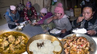 Local Chicken Curry Recipe rice Cooking amp Eating with guests in Village kitchen  Rural Village Life [upl. by Bloomer]