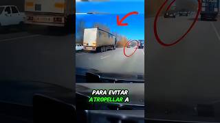 Conductor sin frenos salva vidas al desviar su camióntruckstrailerscamiones truckingtrockeros [upl. by Etteniotna]