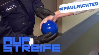 Prank auf der Kegelbahn Wer hat seine Hand festgeklebt  PaulRichterTag  Auf Streife  SAT1 TV [upl. by Nileuqaj]