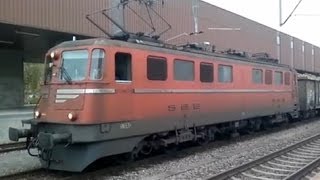 Alte SBB Kantonslok Ae 66 rangiert und führt langen Güterzug am 8102013 [upl. by Nodnek598]