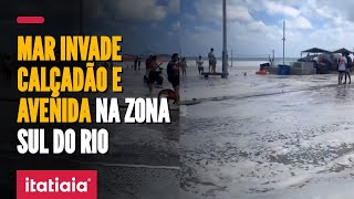 RESSACA FAZ MAR INVADIR CALÇADÃO E AVENIDA NA ZONA SUL DO RIO [upl. by Hobard]