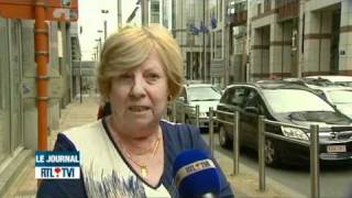 Réductions des accidents mortels dans les villes en Belgique 4112010flv [upl. by Wemolohtrab]