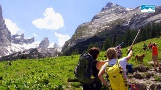 Wandern in Bayern Das Watzmannhaus im Nationalpark Berchtesgaden Oberbayern Deutschland [upl. by Cila]