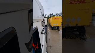 Beim rangieren nicht über andere ärgern Sonst wird das nix😅 füreuchunterwegs lkw lkwfahrer dhl [upl. by Chansoo]