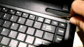 Cara Melepas Keyboard Laptop Toshiba Satellite C640 [upl. by Mainis]