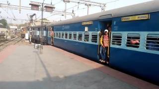 17031 Mumbai CST Hyderabad SF Exp with WDM3D KYN 13577 Departing Pune jn [upl. by Howarth506]