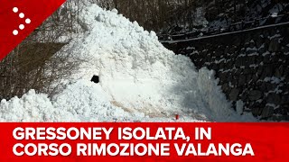 LIVE Gressoney isolata da valanga in corso rimozione neve dall’imbocco del tunnel diretta video [upl. by Enirual]