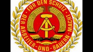 Präsentiermarsch der Nationale Volksarmee [upl. by Nnylarat]