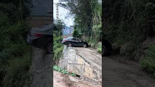 Have you ever seen an experienced driver turn around halfway up a slope Please do not imitate d [upl. by Ermeena]