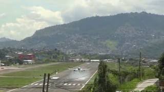 Landings and take off from Tegucigalpa Toncontin HONDURAS [upl. by Nairda]