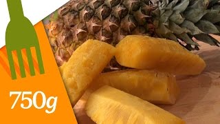 Comment choisir et éplucher un ananas   750g [upl. by Oisorbma]