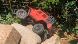 124 scale rc crawler mini Proline Hyrax tires test over the rock course pt2 👀👀 2428 scx24 fcx24 [upl. by Hooge]