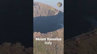 Seperti Ini Kaldera Gunung Vasuvius di Italia vasuvius gunungberapi pompeii italia [upl. by Lasala]