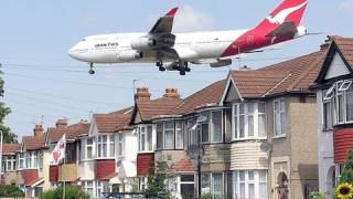 Qantas Airbus A380 Super Jumbo Jet Blows Out Engine Forced to Make Emergency Landing  Report [upl. by Sneed231]