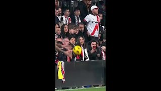 ¡QUÉ DESUBICADO Lucas OCAMPOS se re calentó con hinchas del Rayo por un gesto repudiable  Shorts [upl. by Masha]