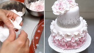 Cake with Pearls amp Flowers Decorar con Fondant by Cakes StepbyStep [upl. by Ute]