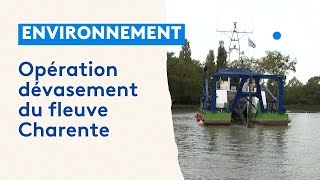 Fleuve Charente  opération dévasement [upl. by Ylus]