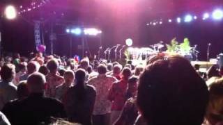 Jimmy Buffett falls off stage in Sydney Australia [upl. by Kristy967]