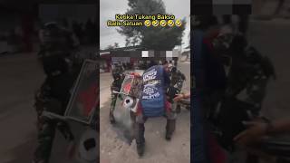 Reaksi Tukang Bakso Saat Balik Satuan 🤣 tni tniad ngakak [upl. by Fayola]