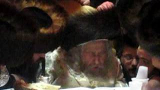 Tosher Rabbi shalosh suedda Torah moitsa Shabbos shira 2009 [upl. by Nidnerb273]