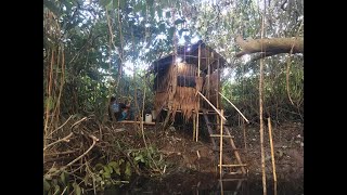 camping membuat shelter di tepi sungai kecil yang dangkal [upl. by Jules]