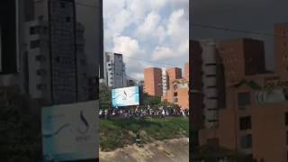 Fuerte represión en la autopista Francisco Fajardo 10M [upl. by Derayne]